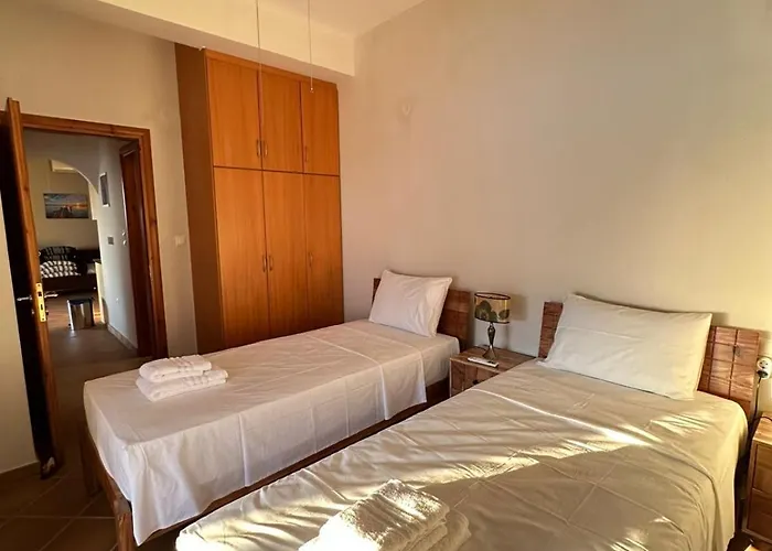 Lazy Goat - At Kastelli,