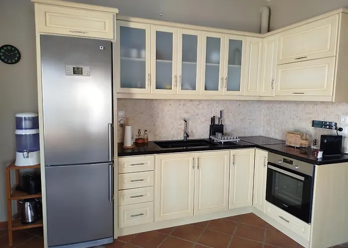 Lazy Goat - At Kastelli,